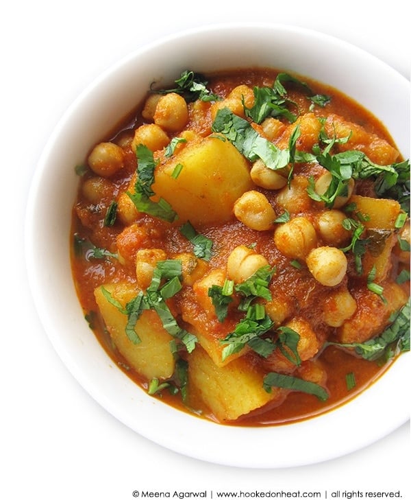 Chana Aloo (Chickpeas & Potato Curry)